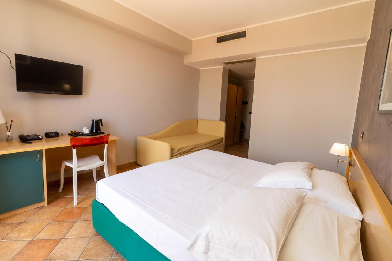 Hotel Federica Риаче Марина Екстериор снимка