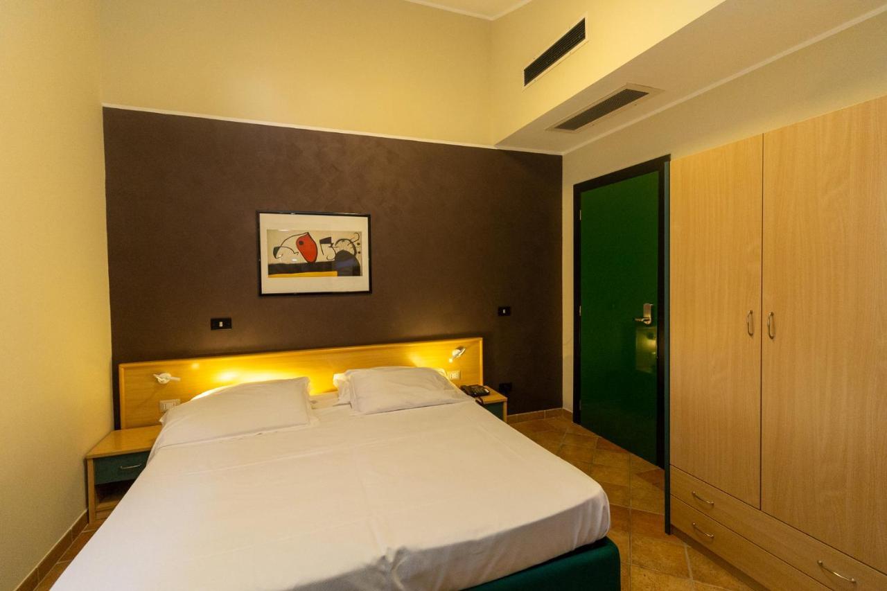Hotel Federica Риаче Марина Екстериор снимка