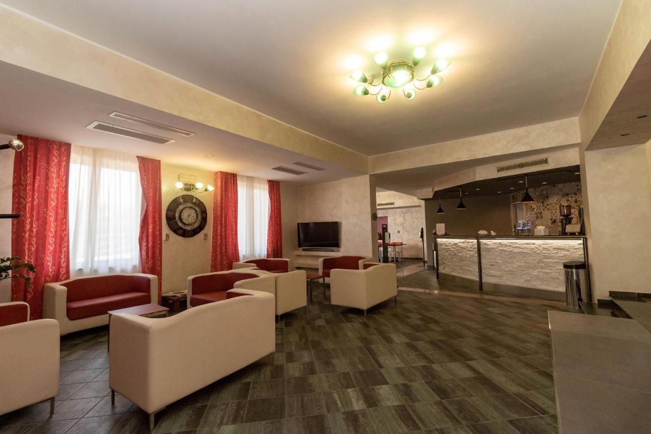 Hotel Federica Риаче Марина Екстериор снимка