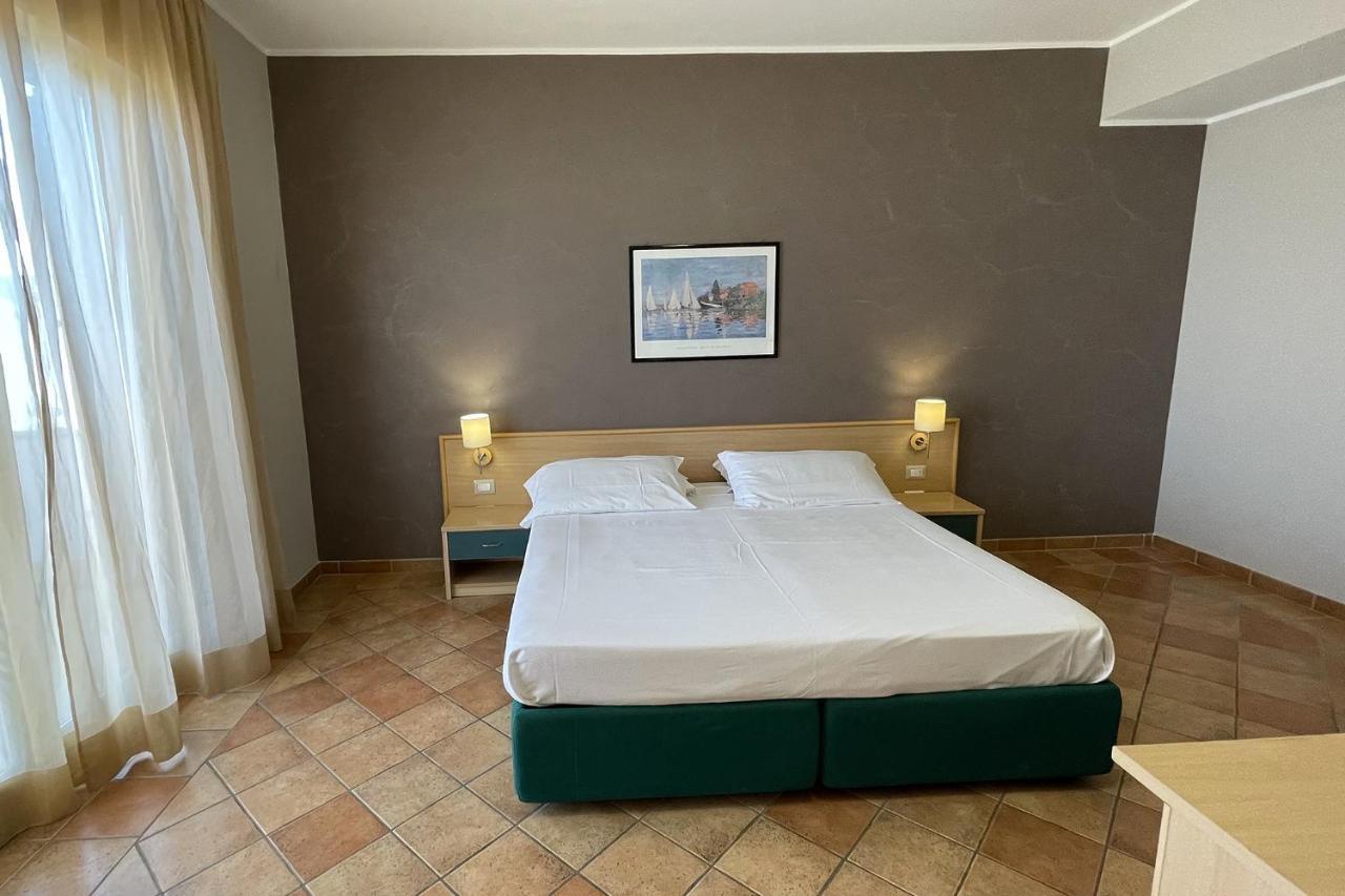 Hotel Federica Риаче Марина Екстериор снимка